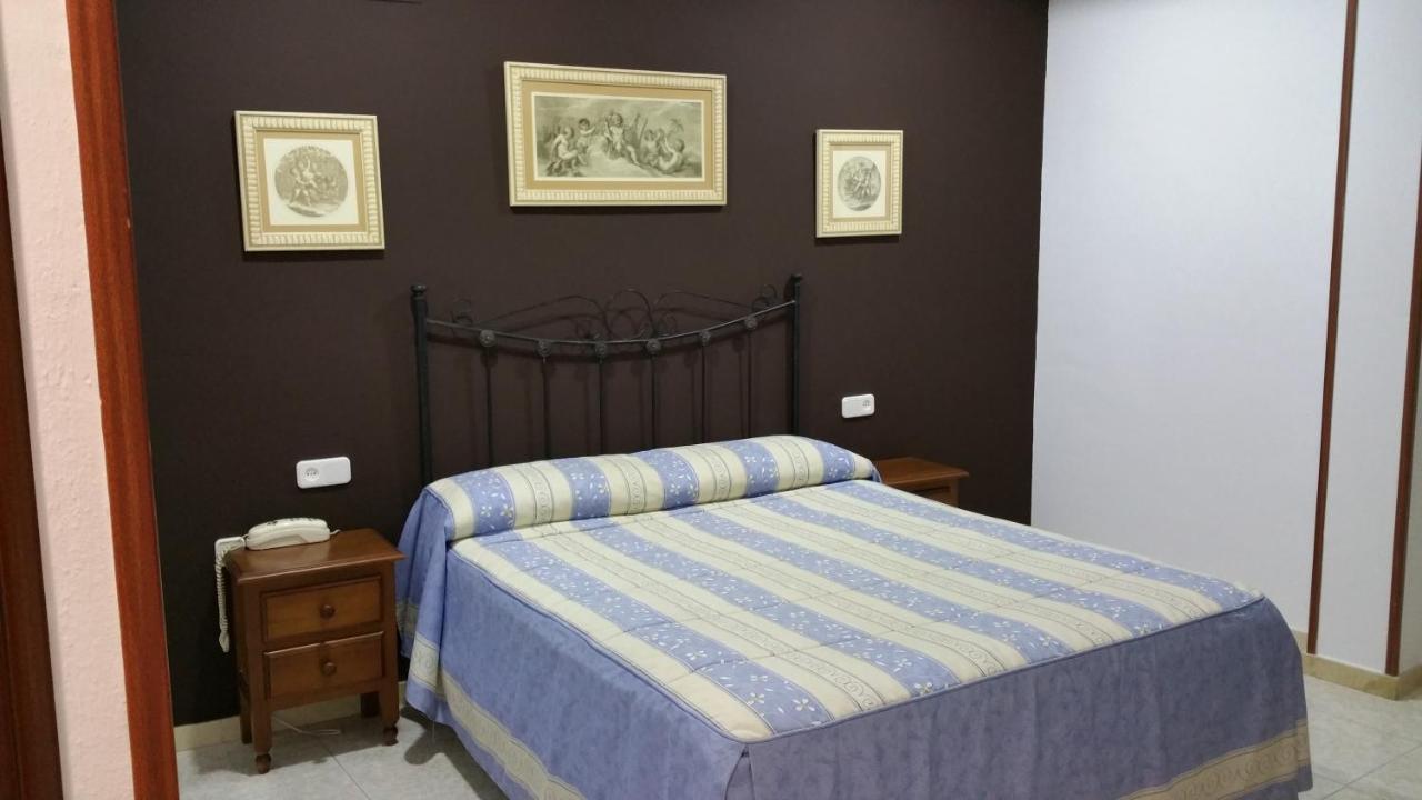 Hostal El Lirio Бойюйос пар дел Кондадо Екстериор снимка