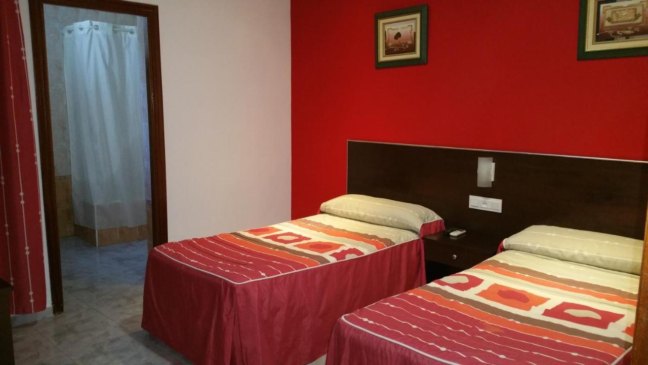 Hostal El Lirio Бойюйос пар дел Кондадо Екстериор снимка