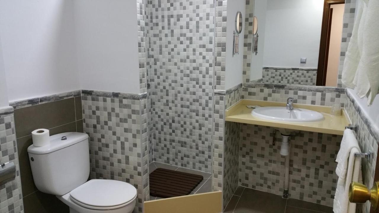 Hostal El Lirio Бойюйос пар дел Кондадо Екстериор снимка
