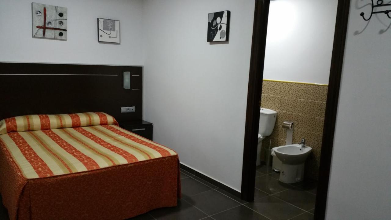 Hostal El Lirio Бойюйос пар дел Кондадо Екстериор снимка