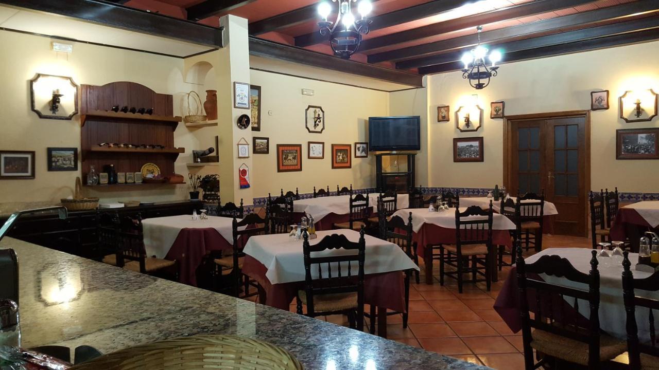 Hostal El Lirio Бойюйос пар дел Кондадо Екстериор снимка