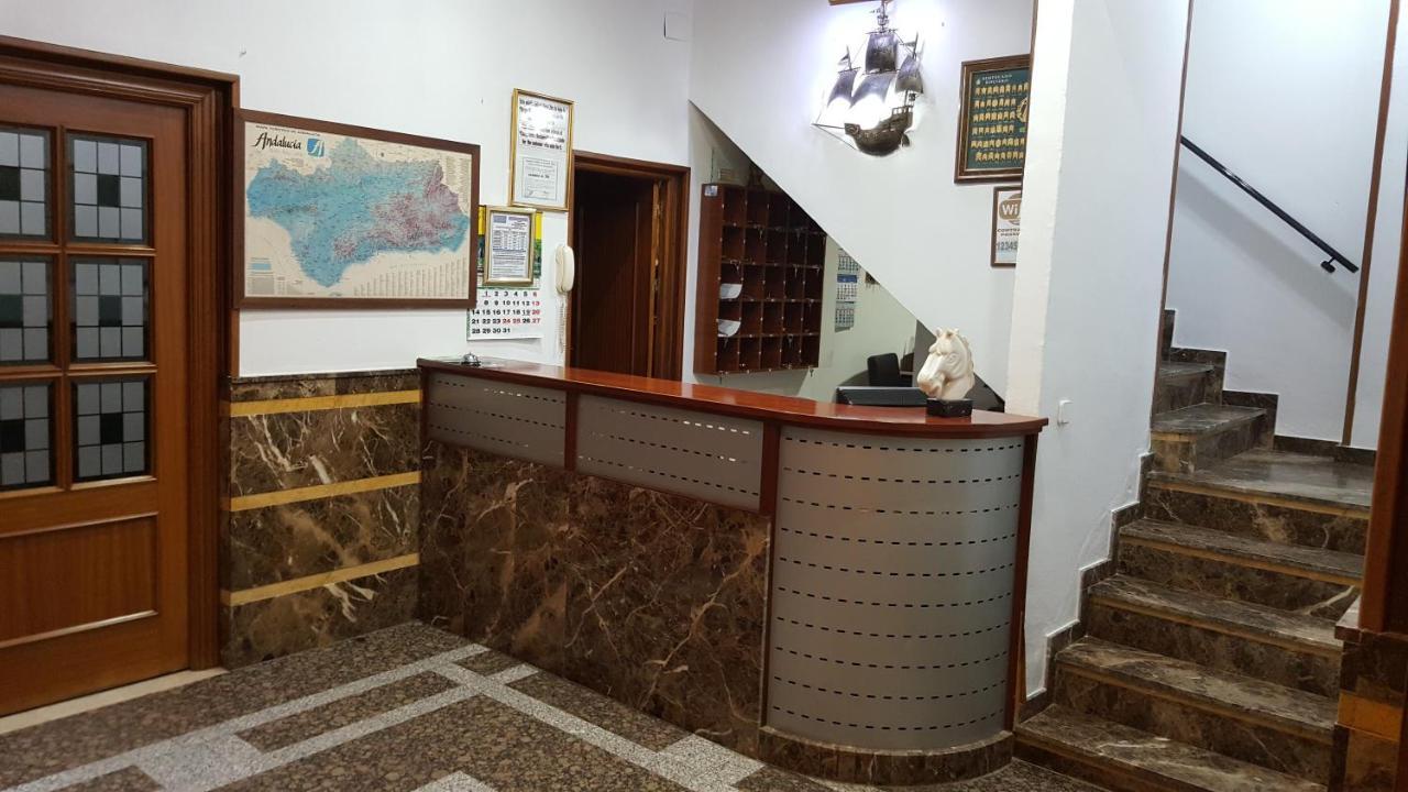 Hostal El Lirio Бойюйос пар дел Кондадо Екстериор снимка