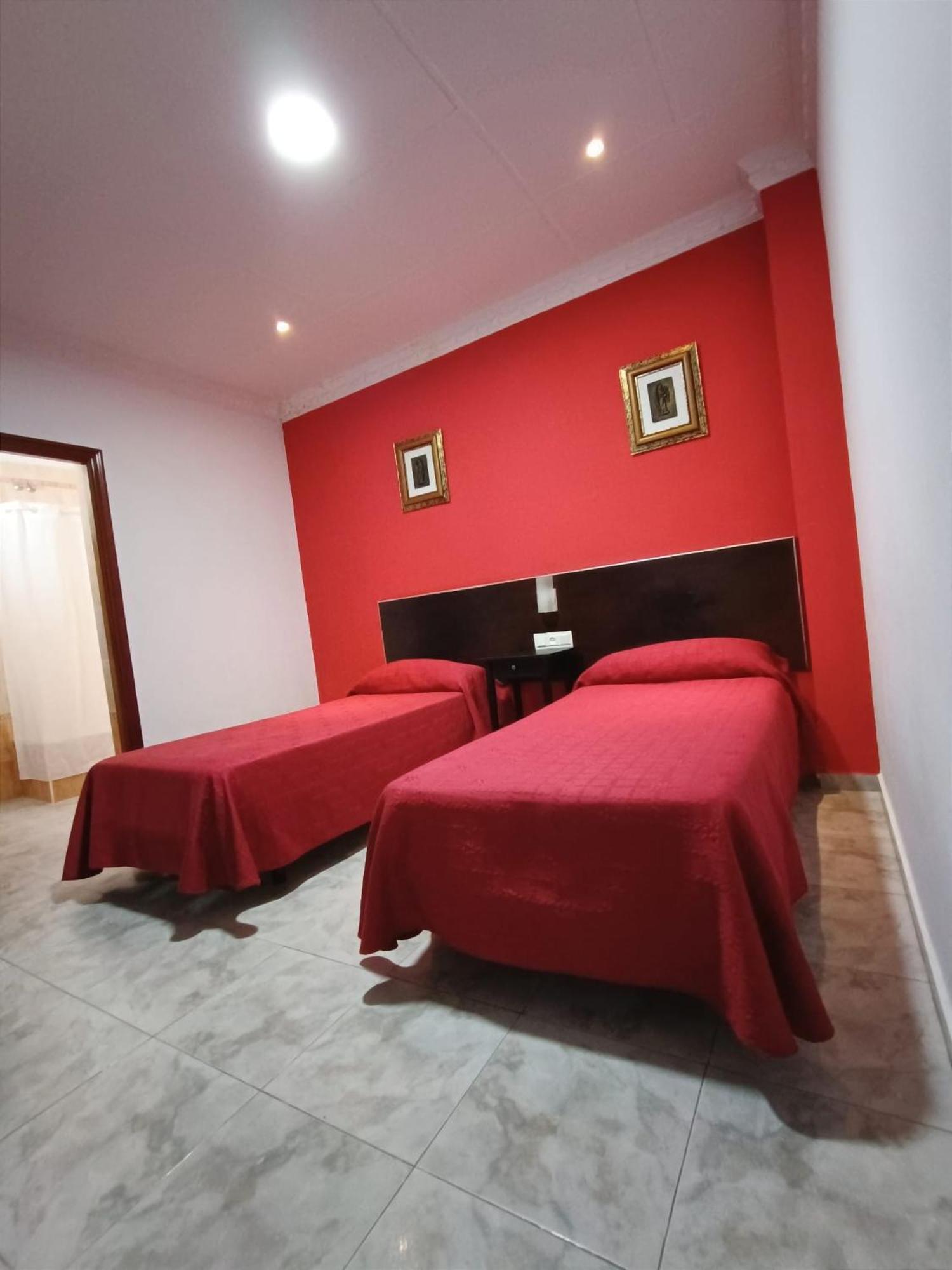 Hostal El Lirio Бойюйос пар дел Кондадо Екстериор снимка