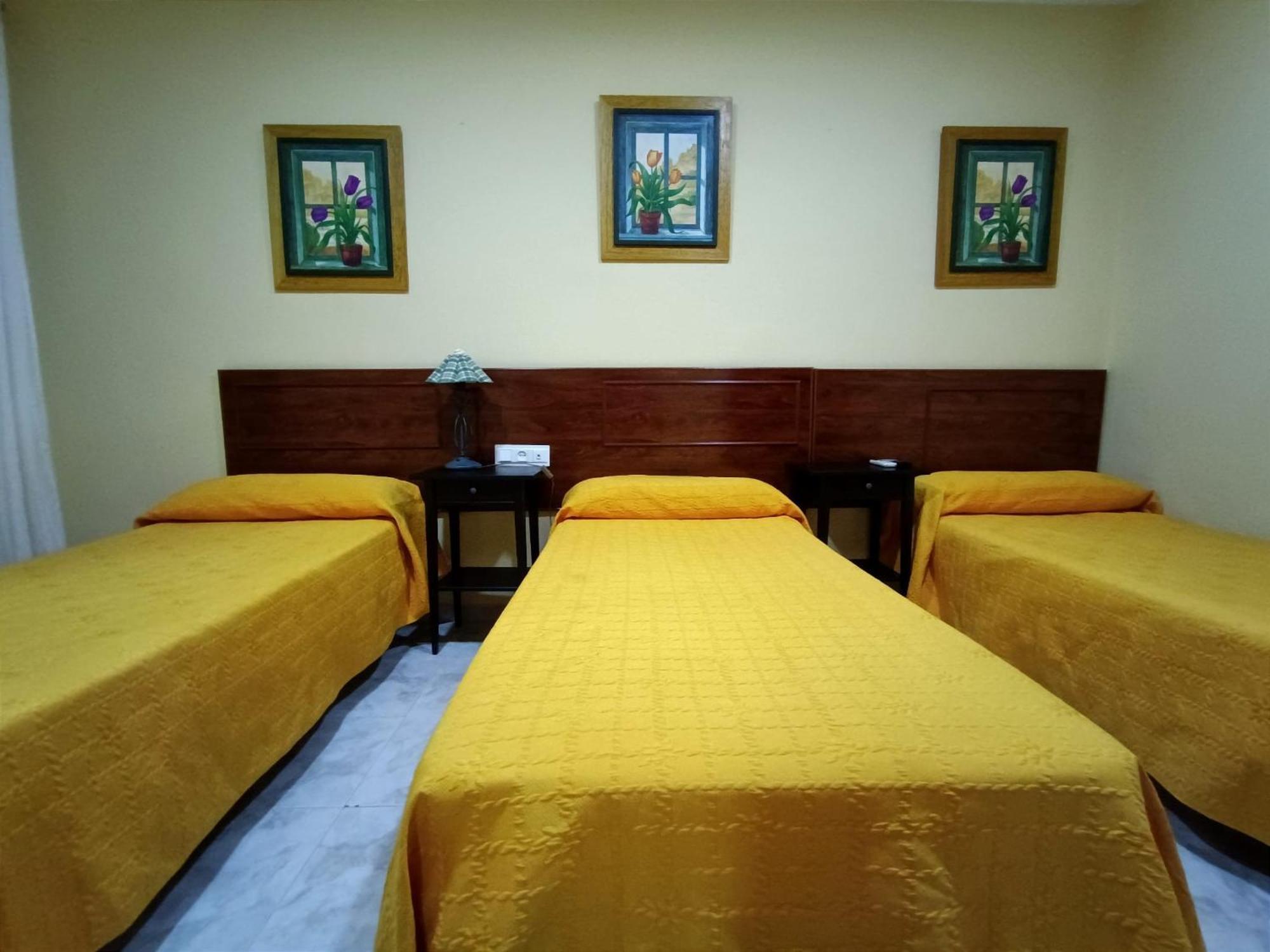 Hostal El Lirio Бойюйос пар дел Кондадо Екстериор снимка