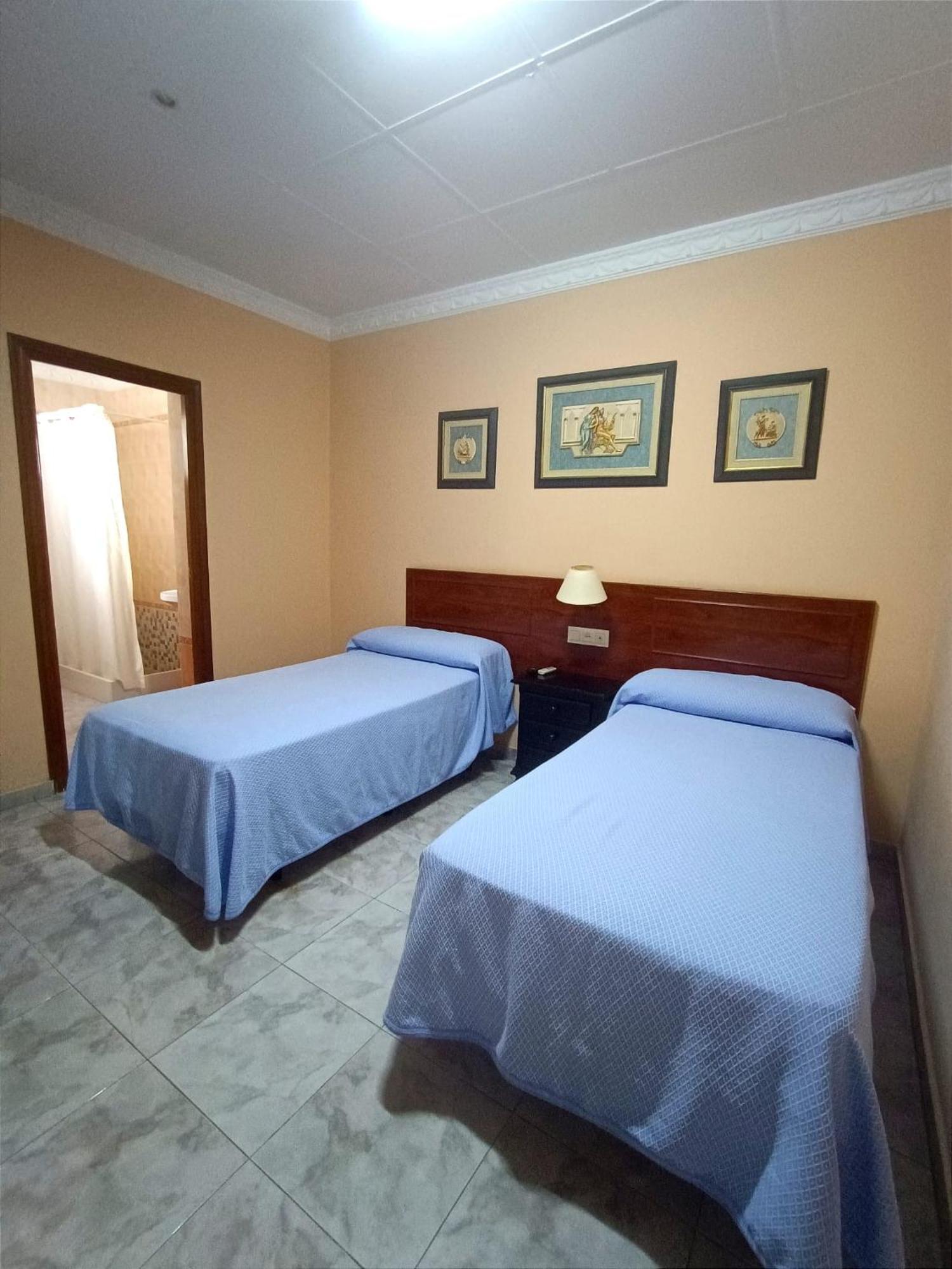 Hostal El Lirio Бойюйос пар дел Кондадо Екстериор снимка