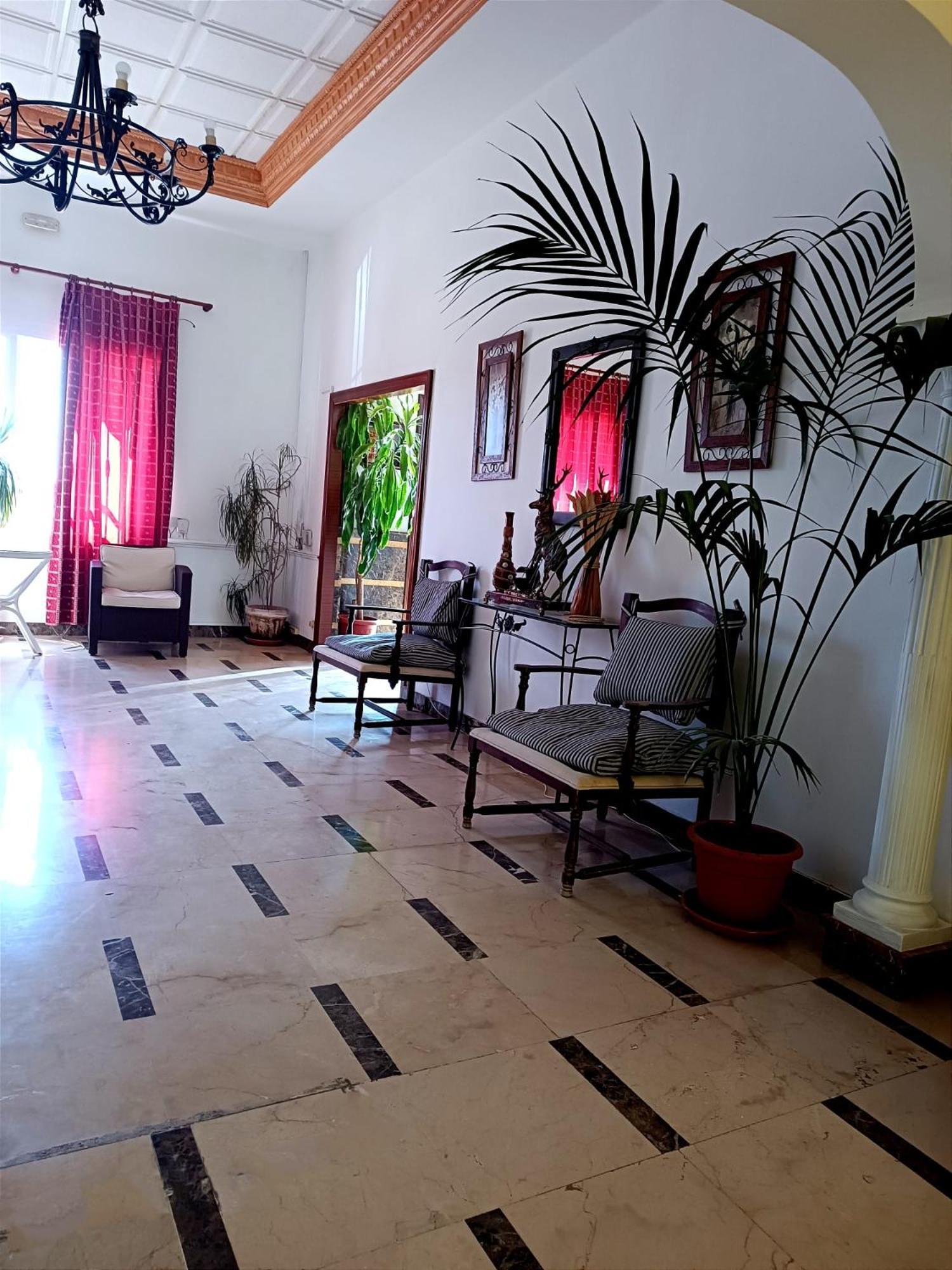 Hostal El Lirio Бойюйос пар дел Кондадо Екстериор снимка