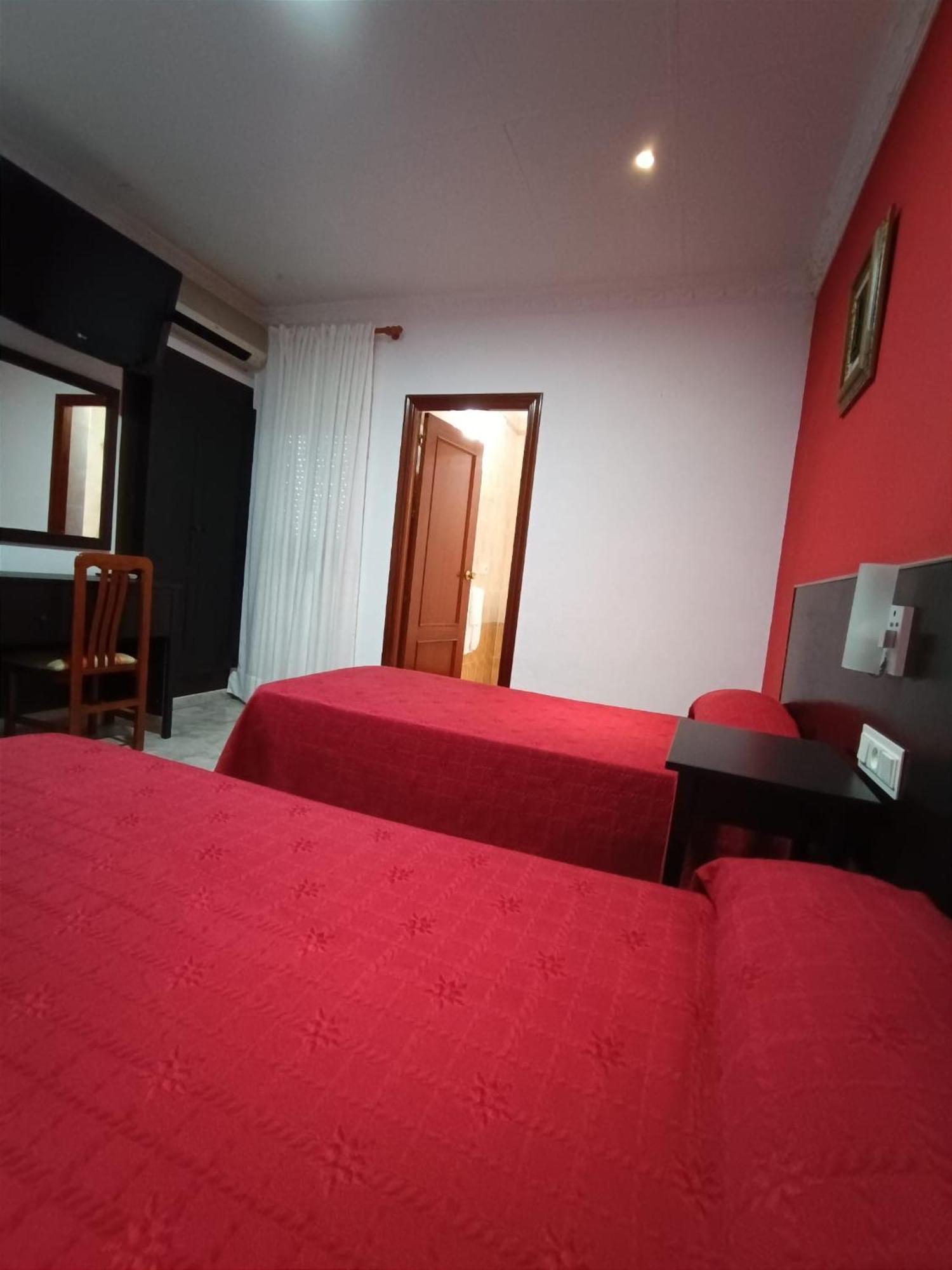 Hostal El Lirio Бойюйос пар дел Кондадо Екстериор снимка