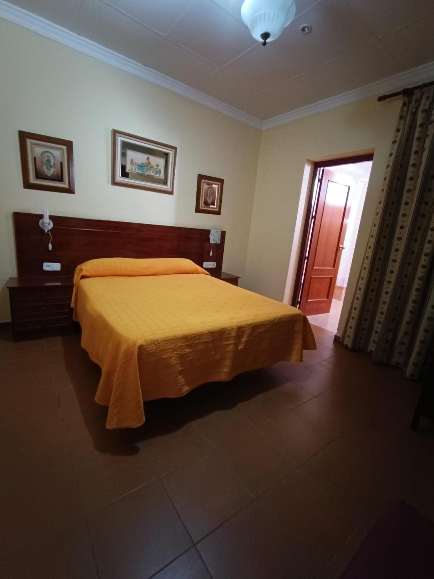 Hostal El Lirio Бойюйос пар дел Кондадо Екстериор снимка